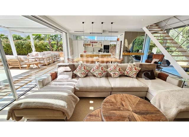 3 soveværelse Villa til salg i Cala Llenya, Santa Eulalia / Santa Eularia med swimmingpool - € 2.680.000 (Ref: 9777296)