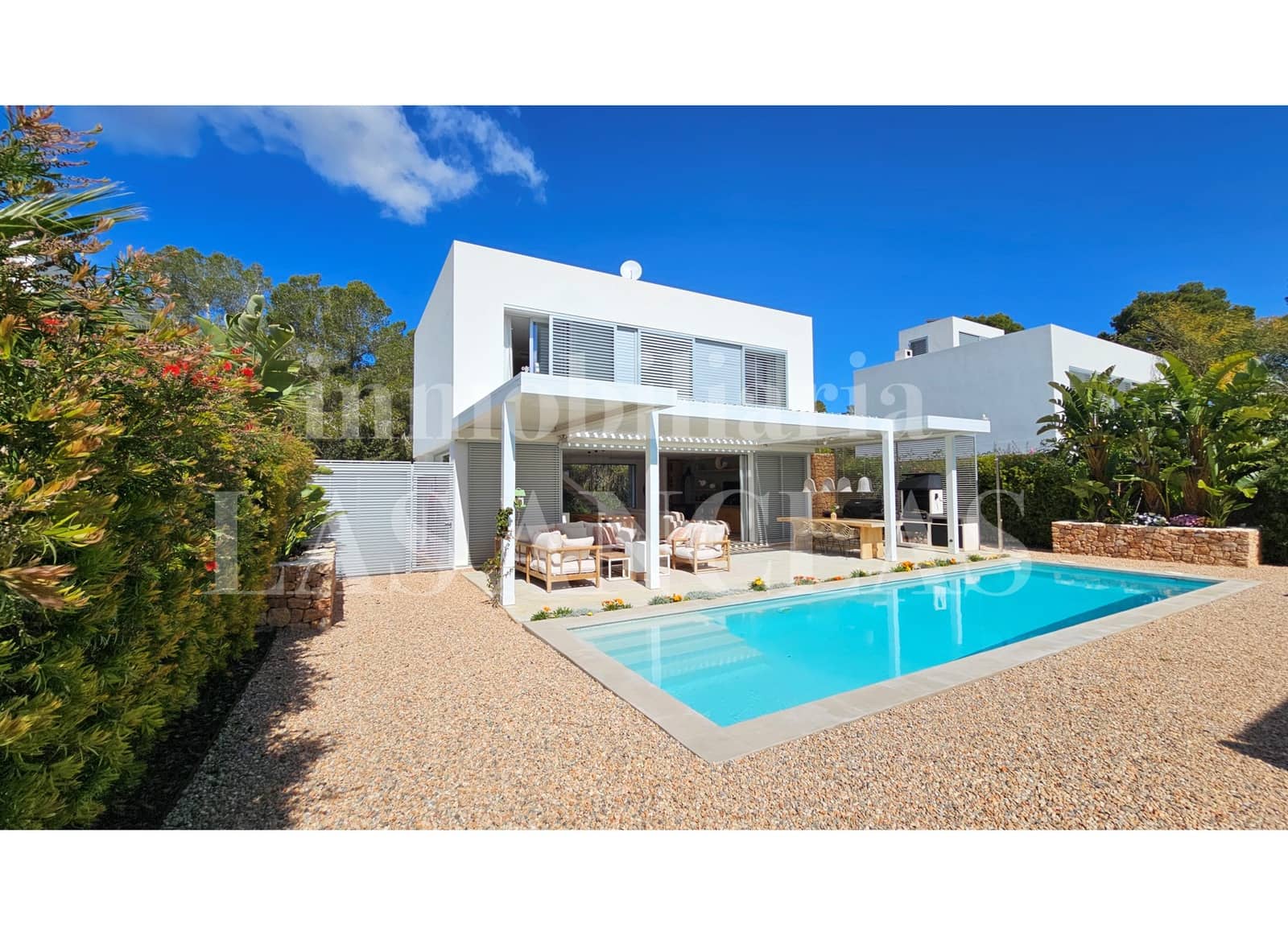 3 soveværelse Villa til salg i Cala Llenya med swimmingpool - € 2.680.000 (Ref: 9777296)