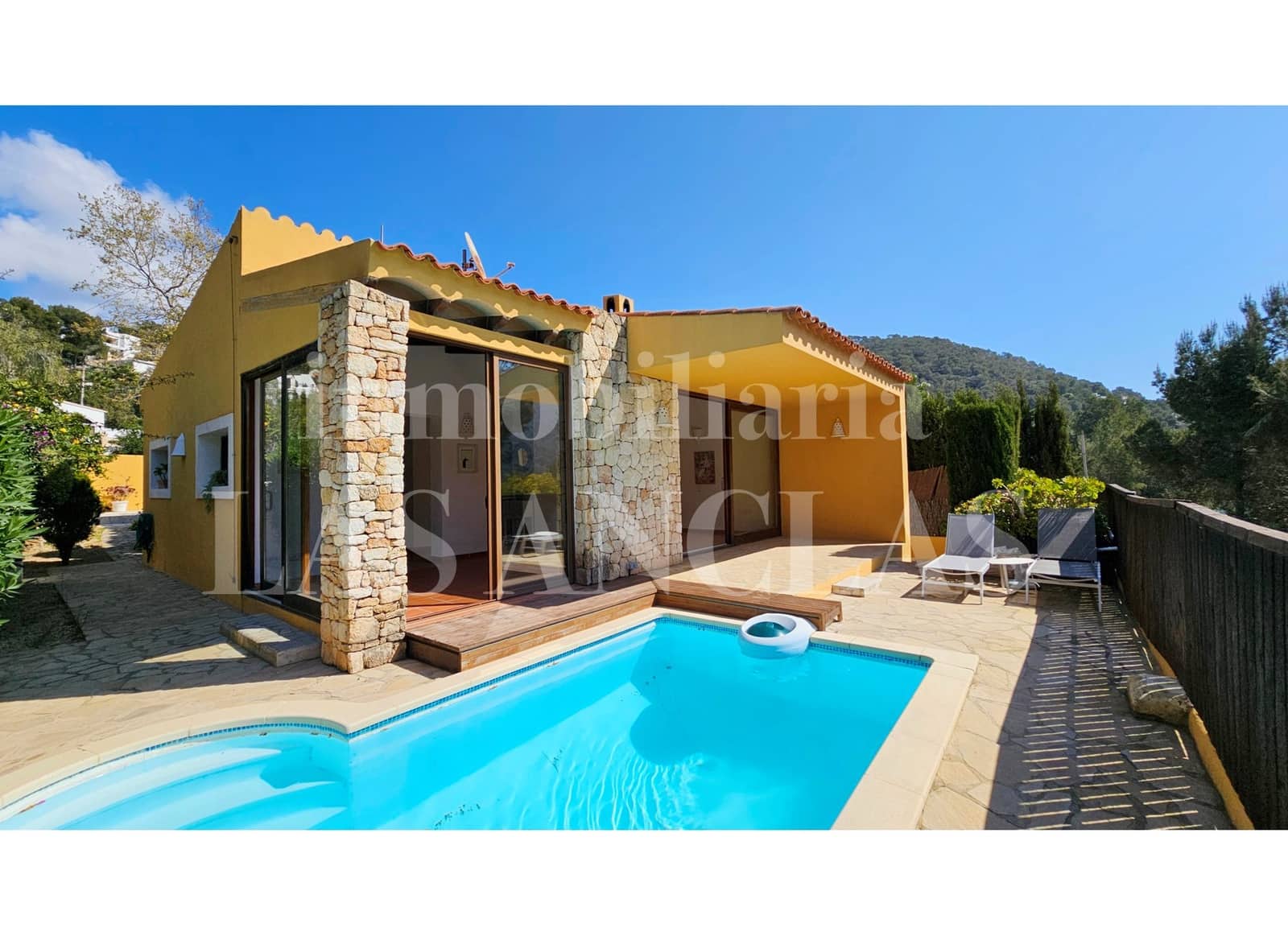 2 soveværelse Villa til salg i Cala Llonga med swimmingpool - € 1.295.000 (Ref: 9787859)