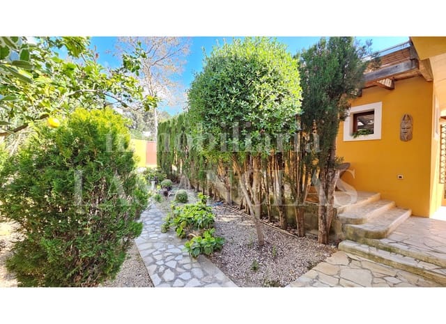 2 soveværelse Villa til salg i Cala Llonga, Santa Eulalia / Santa Eularia med swimmingpool - € 1.295.000 (Ref: 9787859)