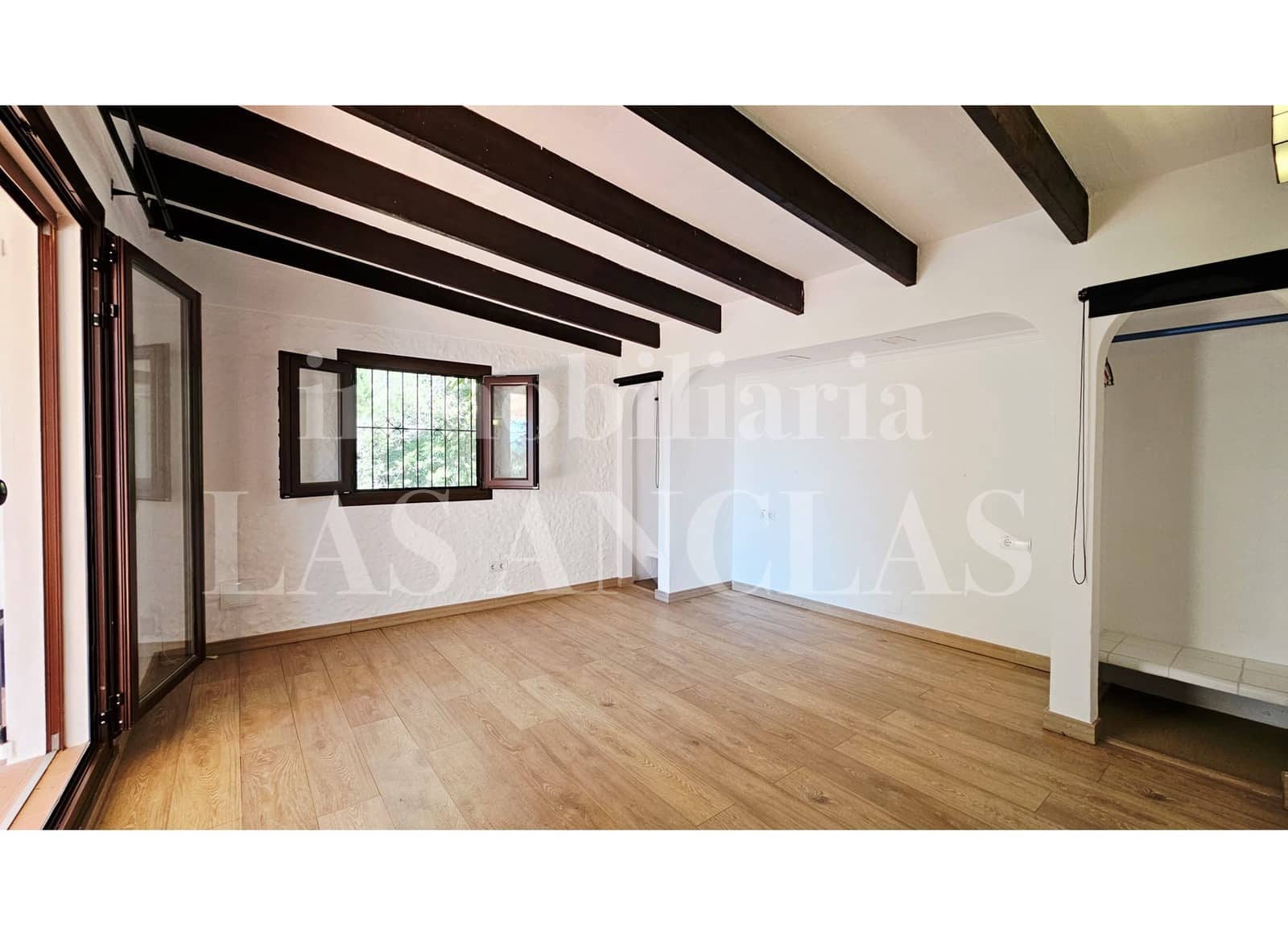 Chalet de 2 habitaciones en Santa Eulalia / Santa Eularia en venta con piscina - 1.275.000 € (Ref: 9803793)