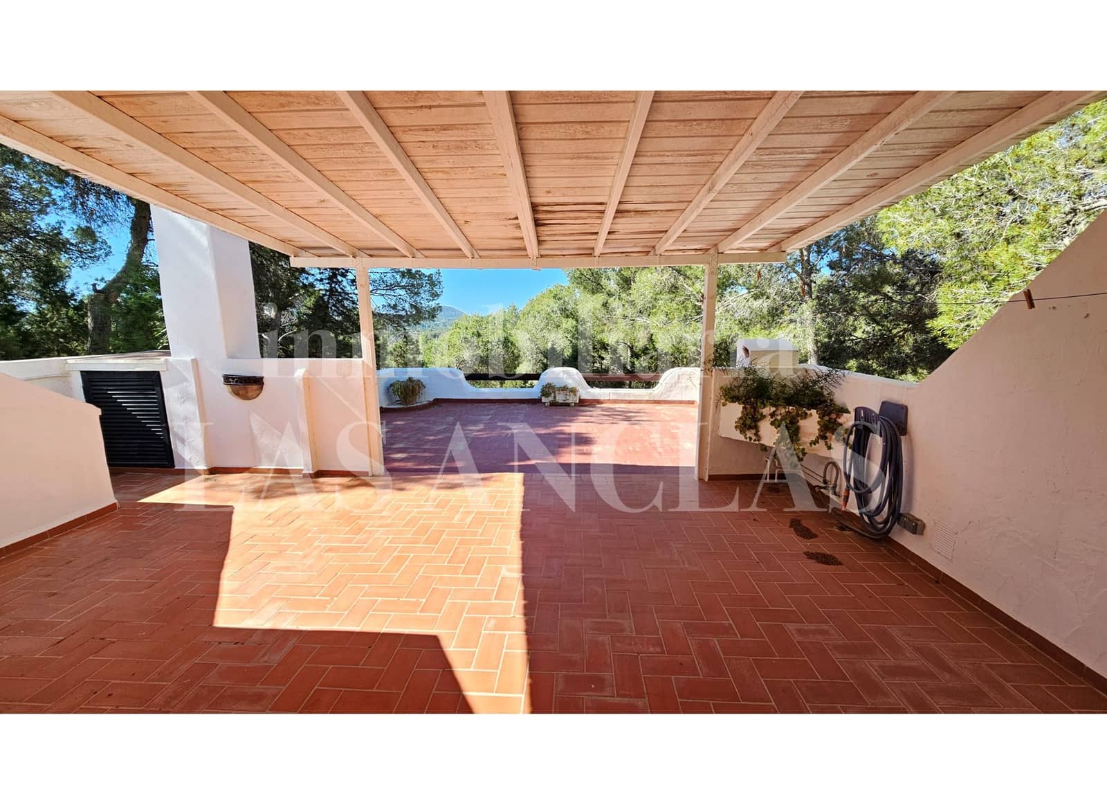 Chalet de 2 habitaciones en Santa Eulalia / Santa Eularia en venta con piscina - 1.275.000 € (Ref: 9803793)