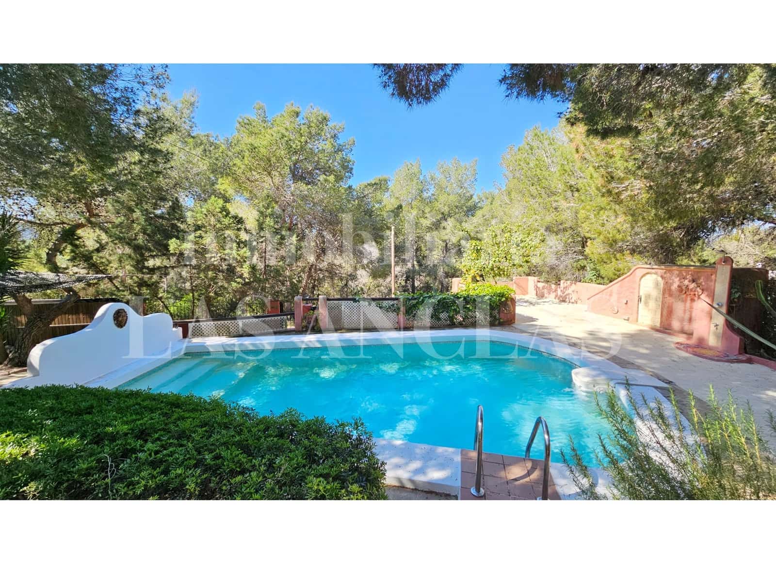 Chalet de 2 habitaciones en Santa Eulalia / Santa Eularia en venta con piscina - 1.275.000 € (Ref: 9803793)