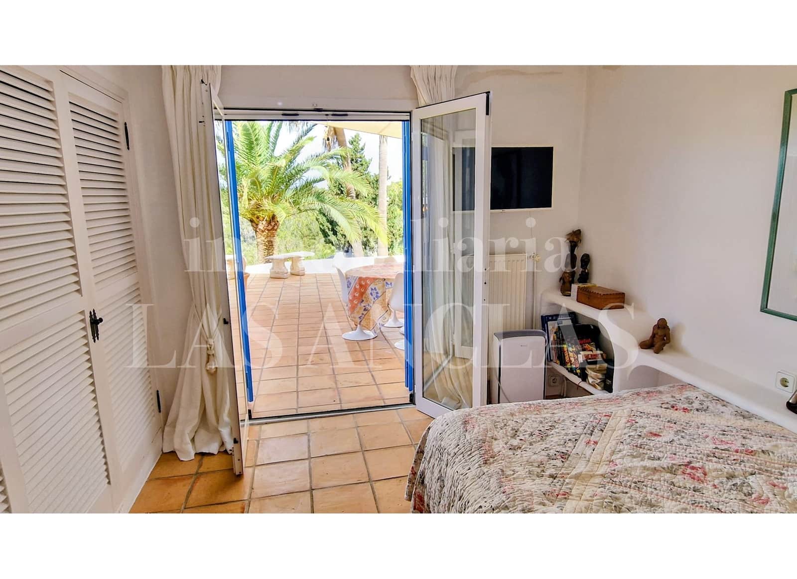 2 soveværelse Semi-Rækkehus til salg i Santa Eulalia / Santa Eularia med swimmingpool garage - € 1.200.000 (Ref: 9838501)