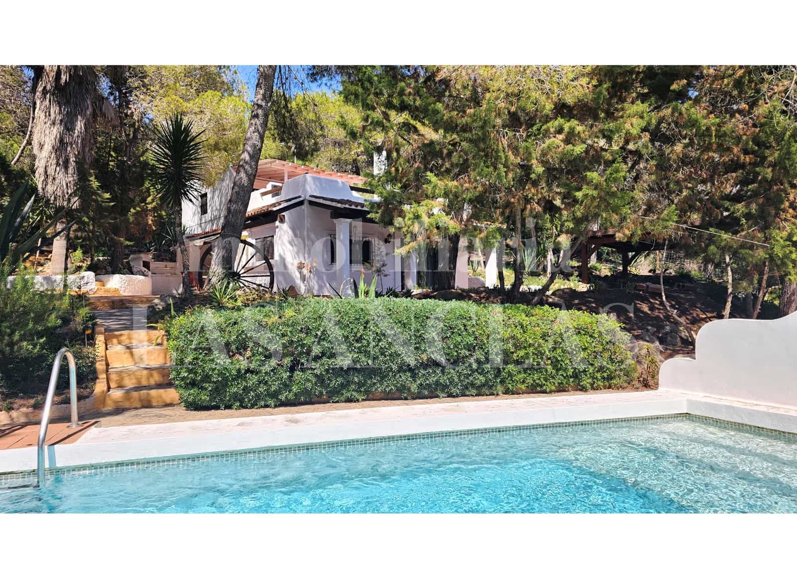 2 bedroom Villa for sale in Santa Eulalia / Santa Eularia with pool - € 1,275,000 (Ref: 9875292)