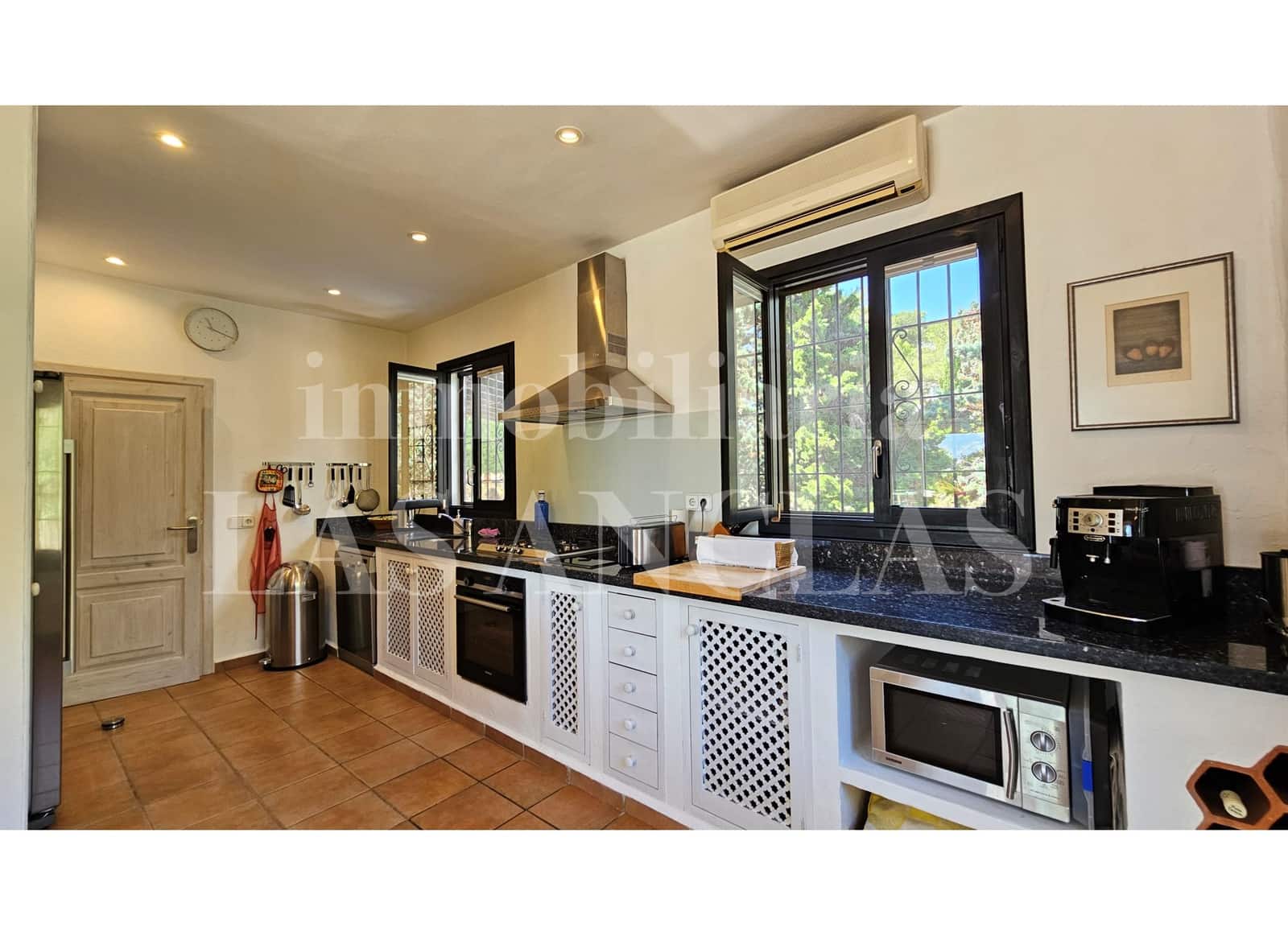 4 soverom Villa til salgs i La Siesta med svømmebasseng garasje - € 2 850 000 (Ref: 9945988)