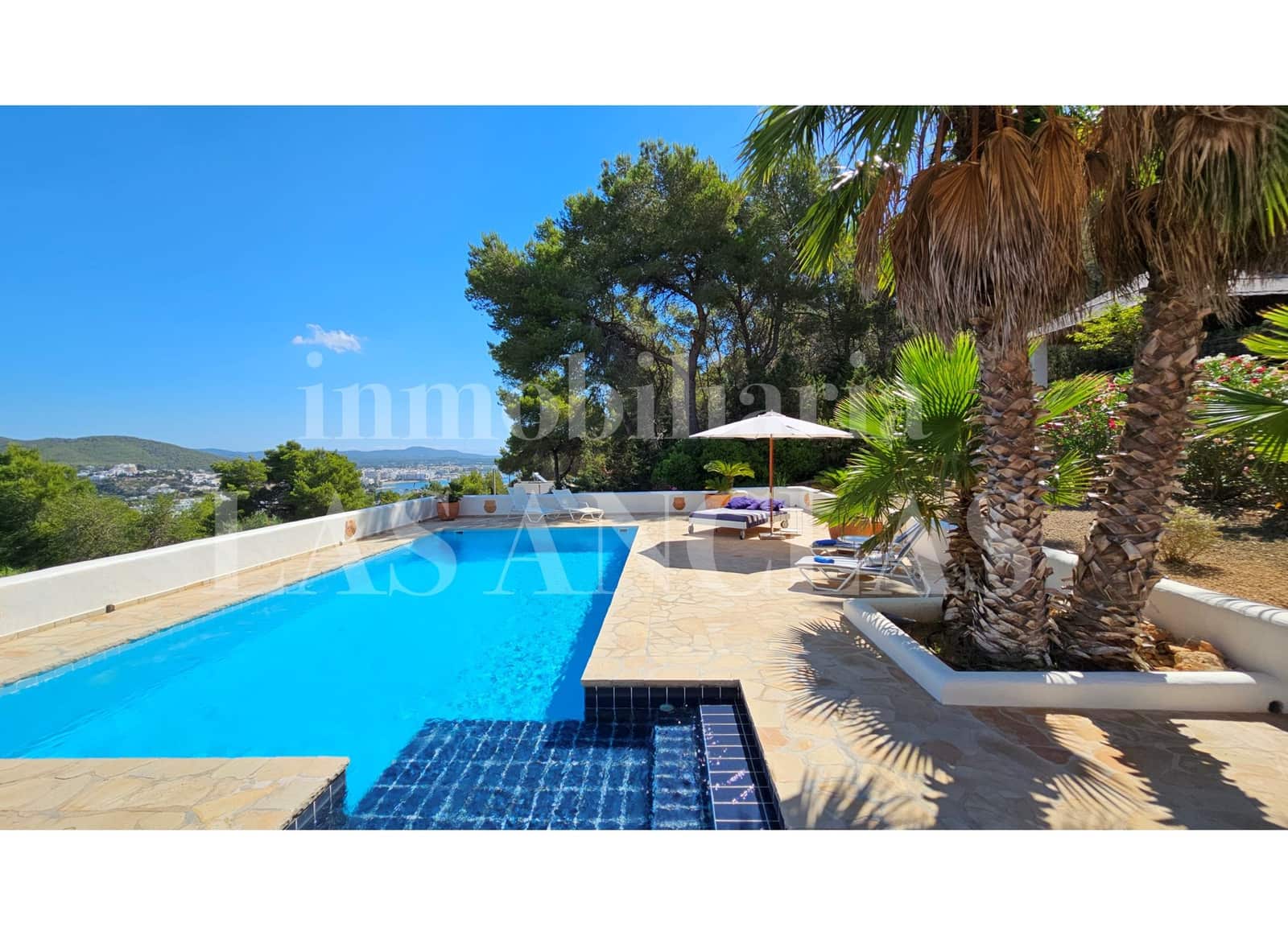 4 soverom Villa til salgs i La Siesta med svømmebasseng garasje - € 2 850 000 (Ref: 9945988)