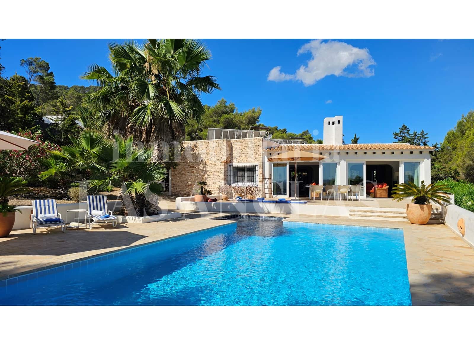4 soverom Villa til salgs i La Siesta med svømmebasseng garasje - € 2 850 000 (Ref: 9945988)