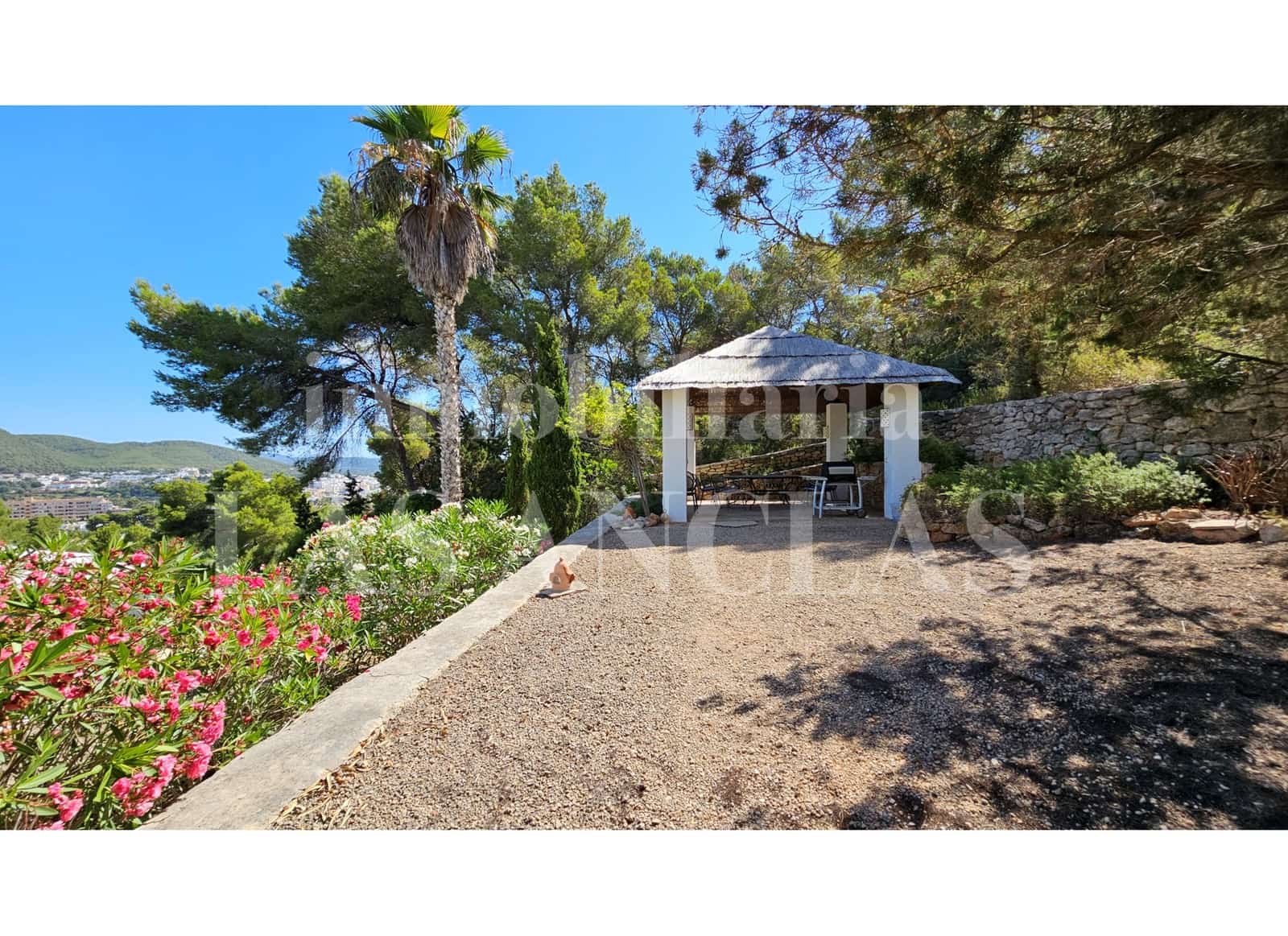 4 soverom Villa til salgs i La Siesta med svømmebasseng garasje - € 2 850 000 (Ref: 9945988)