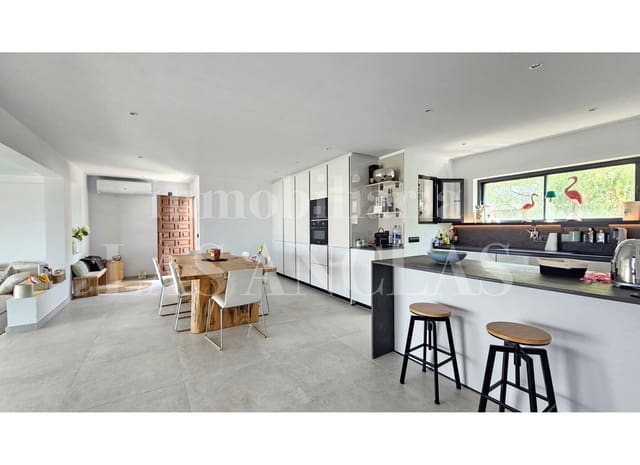 7 soverom Villa til salgs i Talamanca, Ibiza by med svømmebasseng - € 2 650 000 (Ref: 9989955)