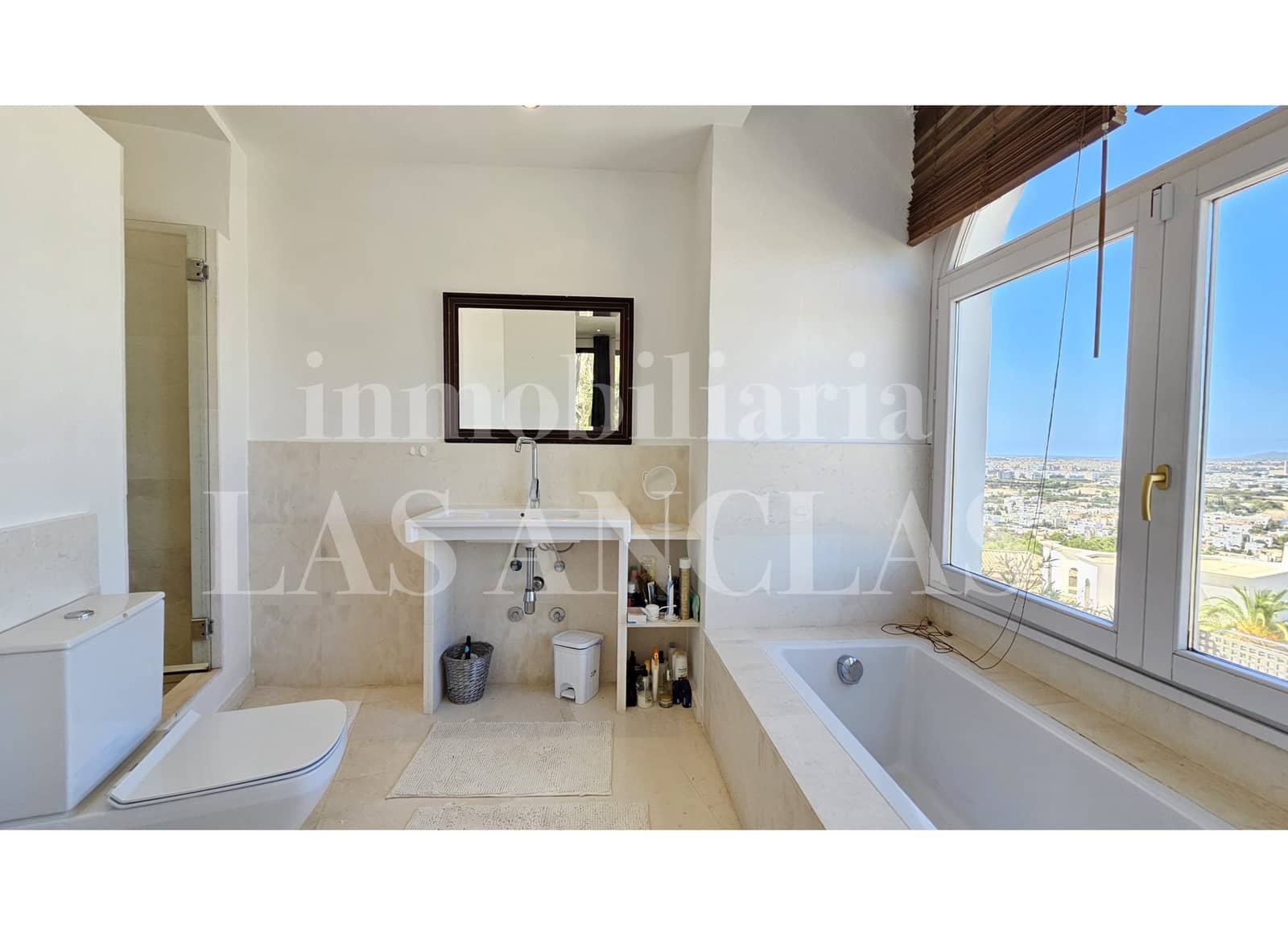 6 Zimmer Villa zu verkaufen in Nuestra Senora de Jesus mit Pool Garage - 5.750.000 € (Ref: 9993667)