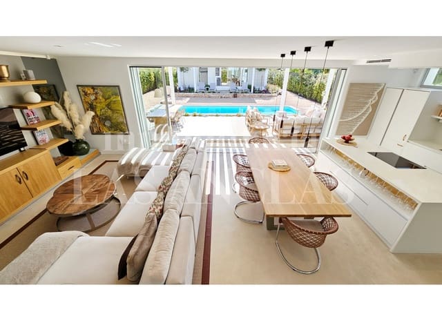 3 slaapkamer Villa te koop in Cala Llenya, Santa Eulalia / Santa Eularia met zwembad - € 2.680.000 (Ref: 9997696)