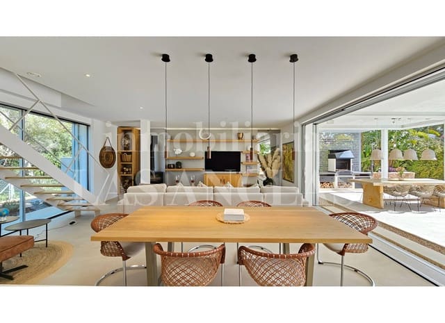 3 slaapkamer Villa te koop in Cala Llenya, Santa Eulalia / Santa Eularia met zwembad - € 2.680.000 (Ref: 9997696)