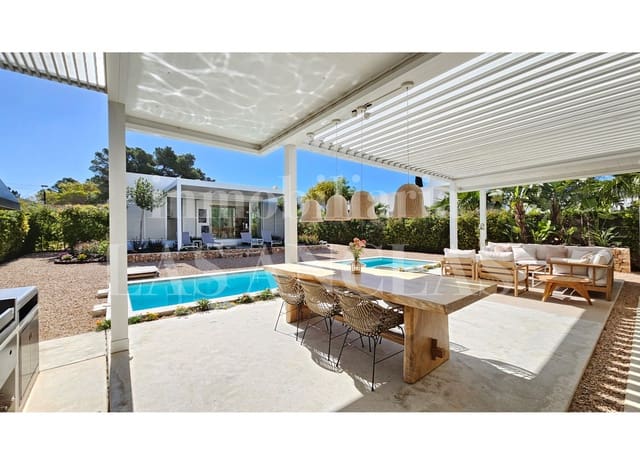 3 slaapkamer Villa te koop in Cala Llenya, Santa Eulalia / Santa Eularia met zwembad - € 2.680.000 (Ref: 9997696)