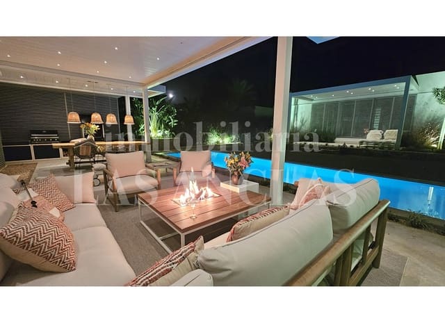 3 slaapkamer Villa te koop in Cala Llenya, Santa Eulalia / Santa Eularia met zwembad - € 2.680.000 (Ref: 9997696)