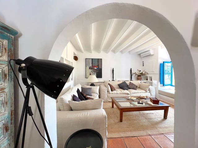 7 bedroom Villa for sale in Sant Rafael de Sa Creu, Sant Antoni de Portmany with pool garage - € 3,500,000 (Ref: 10015012)