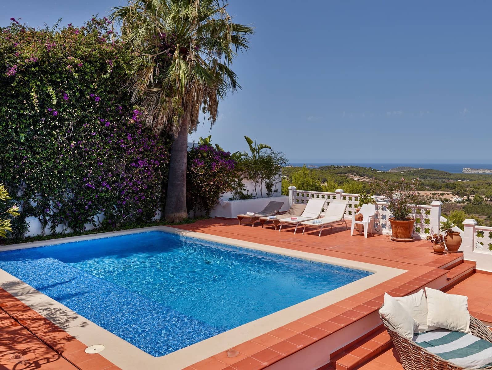 6 bedroom Villa for sale in Cala Bassa with pool garage - € 3,150,000 (Ref: 10034845)