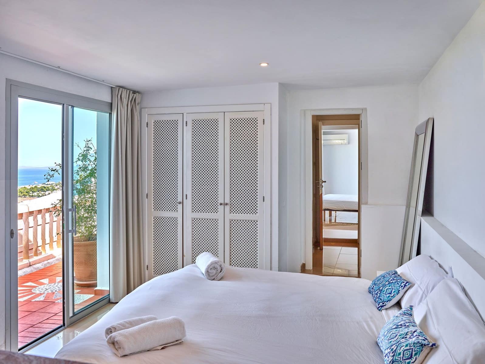6 bedroom Villa for sale in Cala Bassa with pool garage - € 3,150,000 (Ref: 10034845)
