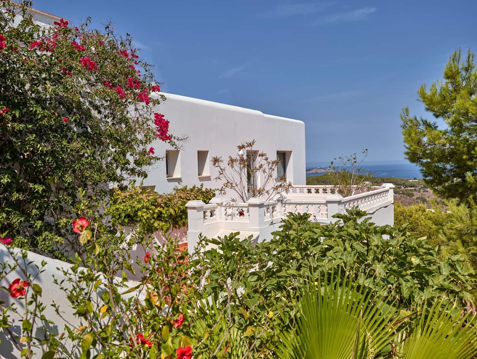 6 bedroom Villa for sale in Cala Bassa with pool garage - € 3,150,000 (Ref: 10034845)