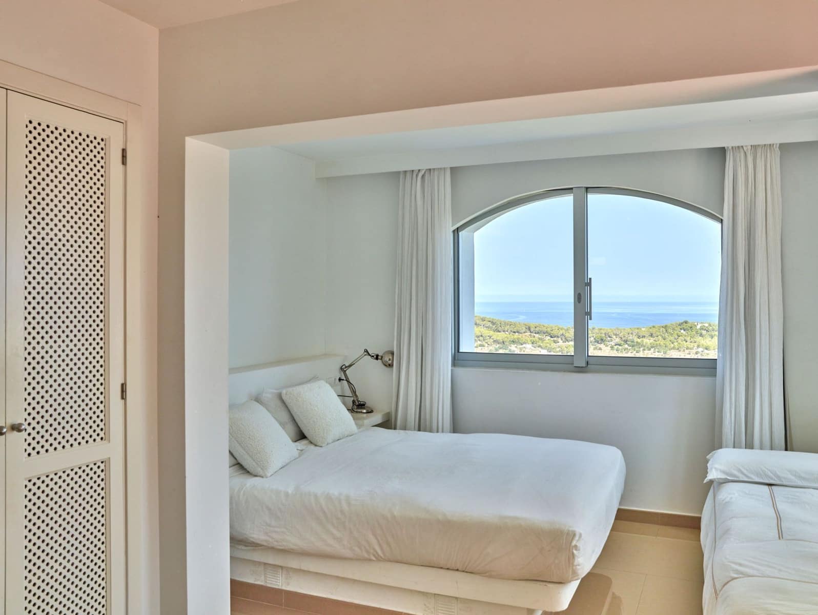 6 bedroom Villa for sale in Cala Bassa with pool garage - € 3,150,000 (Ref: 10034845)