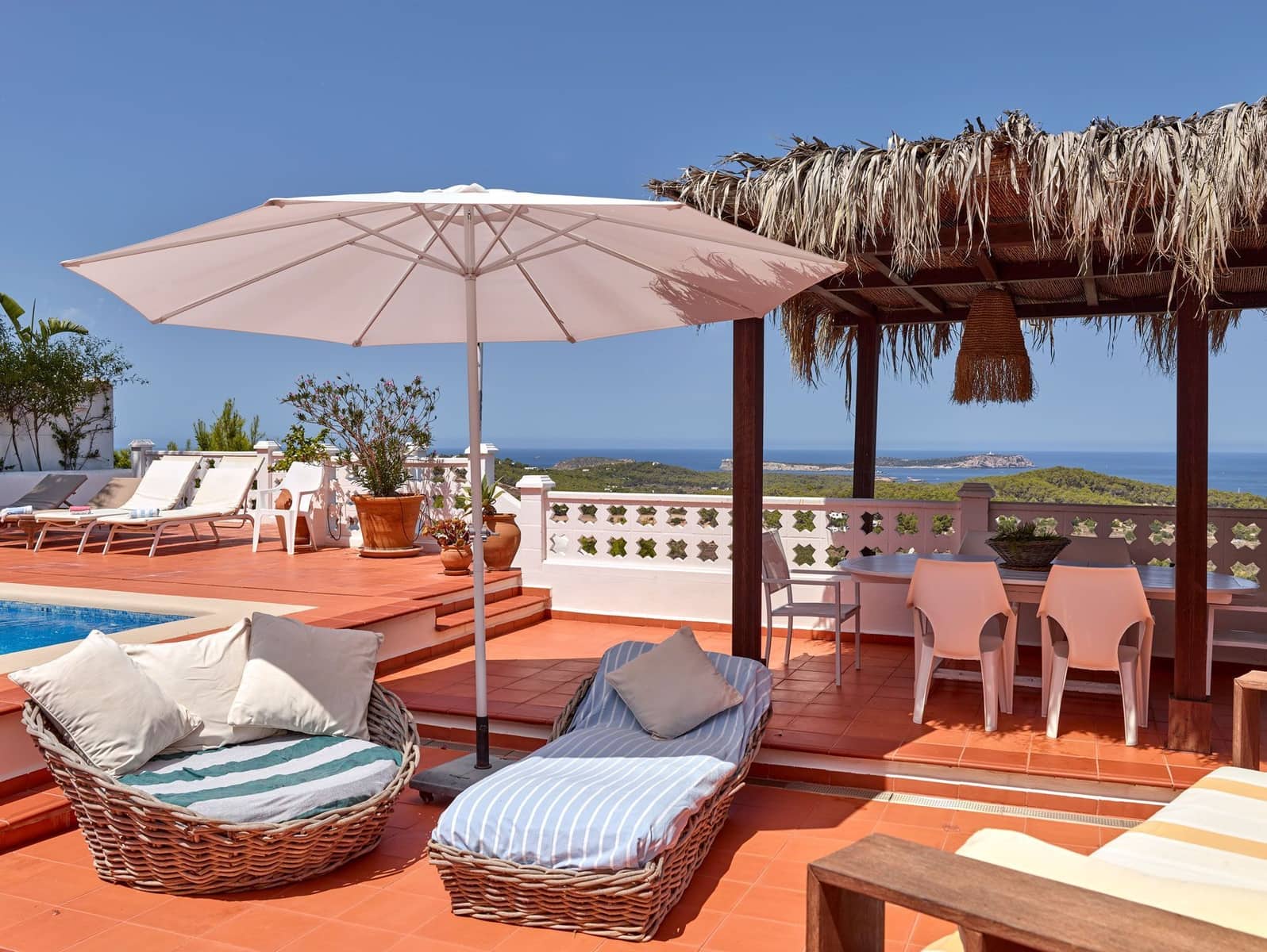 6 bedroom Villa for sale in Cala Bassa with pool garage - € 3,150,000 (Ref: 10034845)