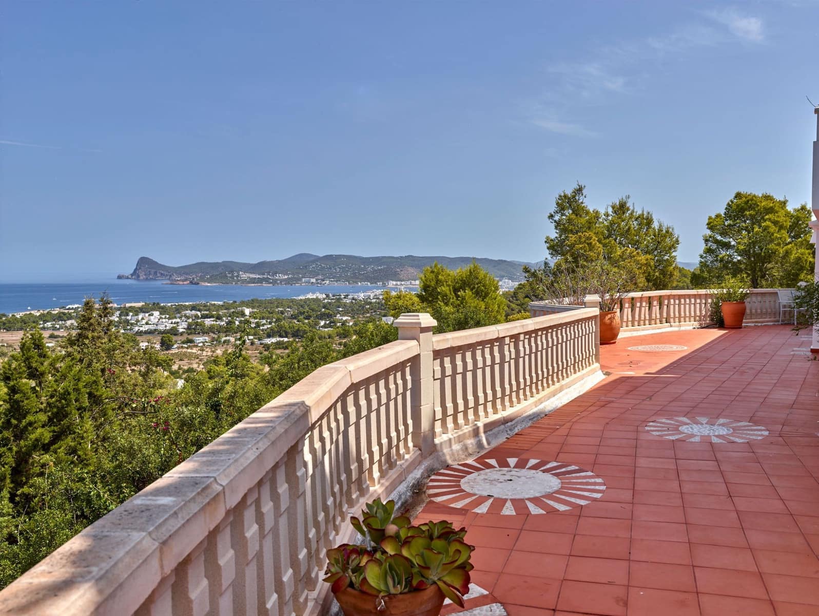 6 bedroom Villa for sale in Cala Bassa with pool garage - € 3,150,000 (Ref: 10034845)