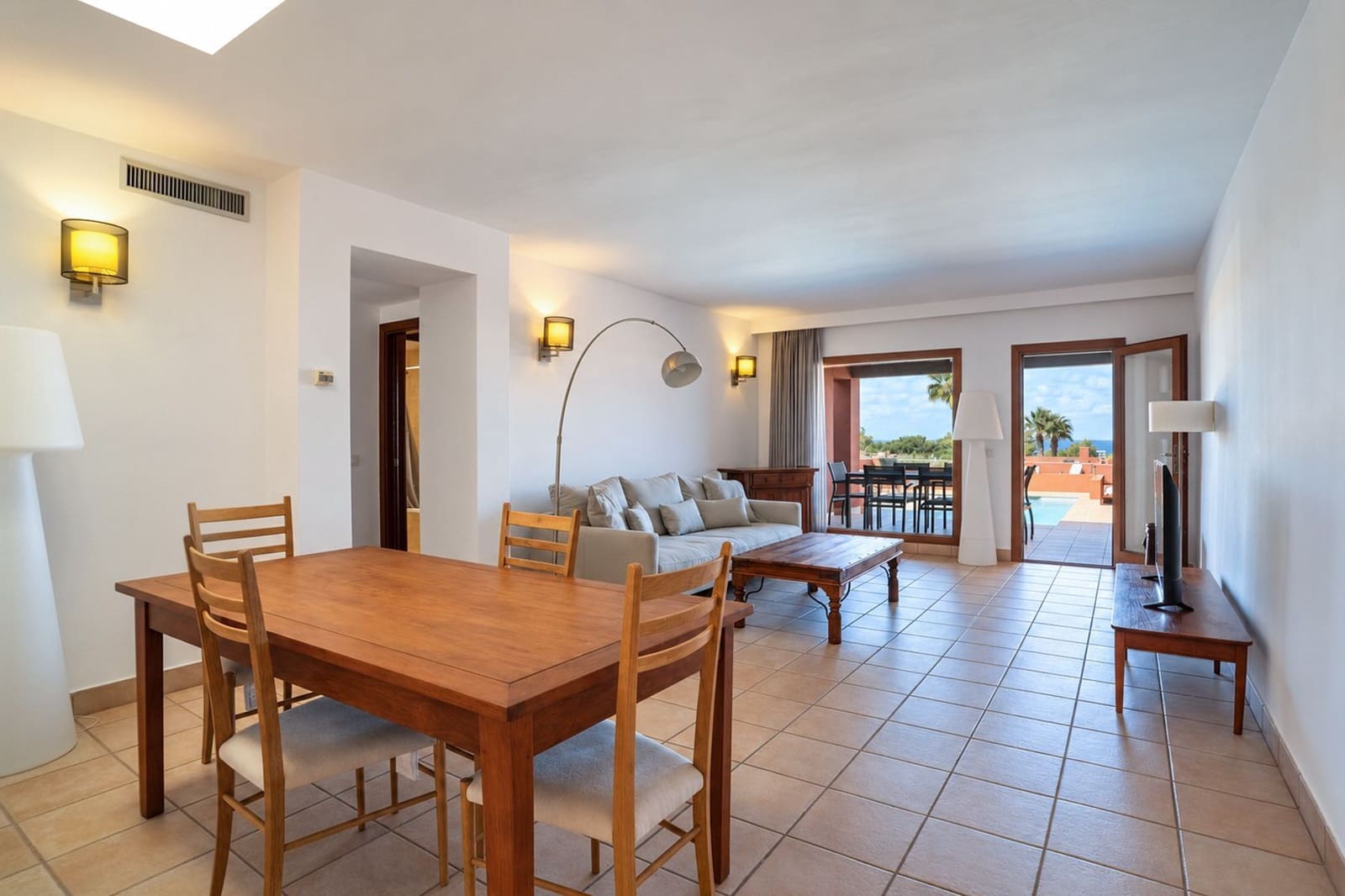 2 chambre Villa/Maison à vendre à Cala Tarida avec piscine garage - 995 000 € (Ref: 7668231)