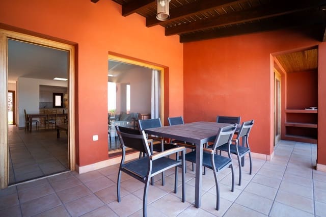 Chalet de 2 habitaciones en Cala Tarida, San Jose / Sant Josep de Sa Talaia en venta con piscina garaje - 995.000 € (Ref: 7668231)