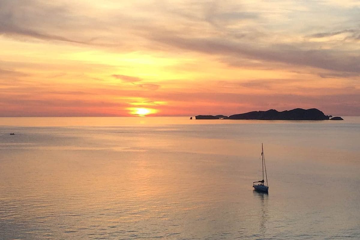 2 bedroom Villa for sale in Cala Tarida - € 635,000 (Ref: 9400333)