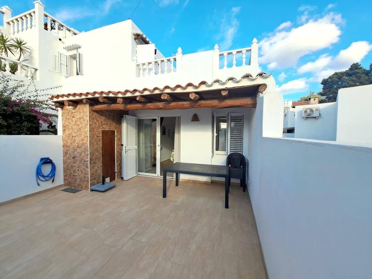 2 soverom Villa til salgs i Cala Tarida - € 760 000 (Ref: 9550556)