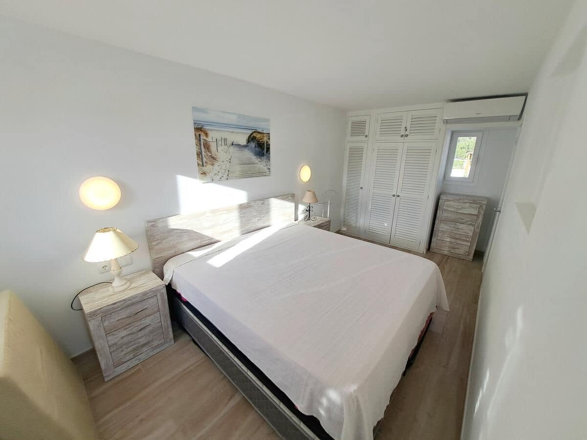 2 soverom Villa til salgs i Cala Tarida - € 760 000 (Ref: 9550556)