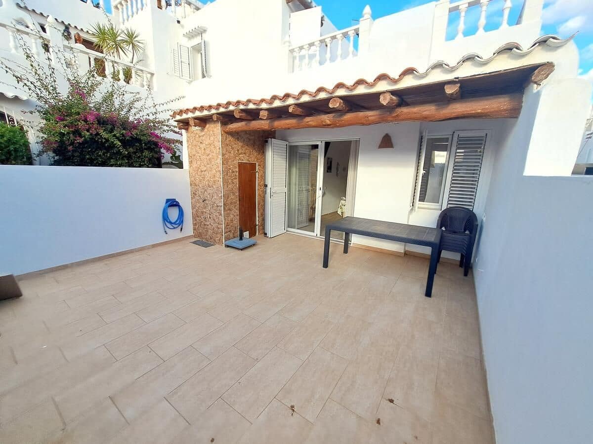 2 soverom Villa til salgs i Cala Tarida - € 760 000 (Ref: 9550556)