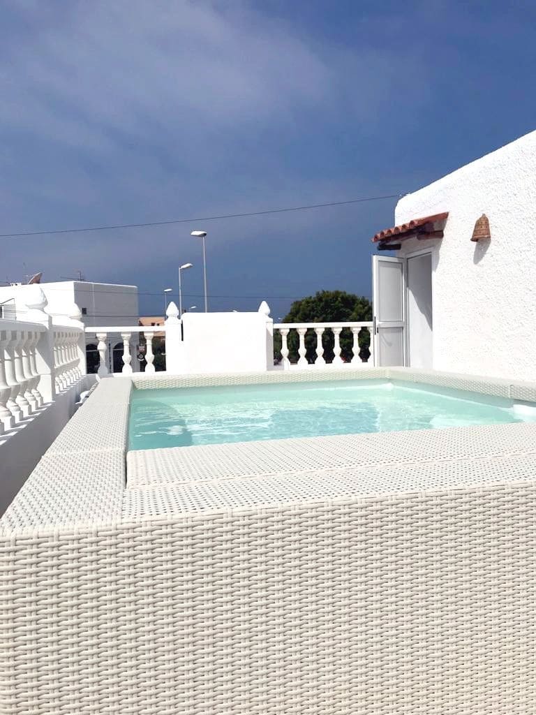 2 soverom Villa til salgs i Cala Tarida - € 760 000 (Ref: 9550556)