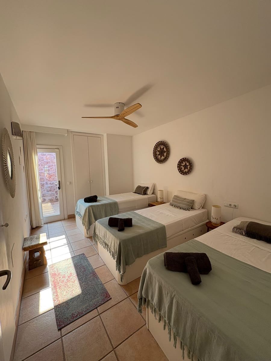 4 sovrum Villa till salu i Cala Moli med pool - 1 350 000 € (Ref: 9629538)