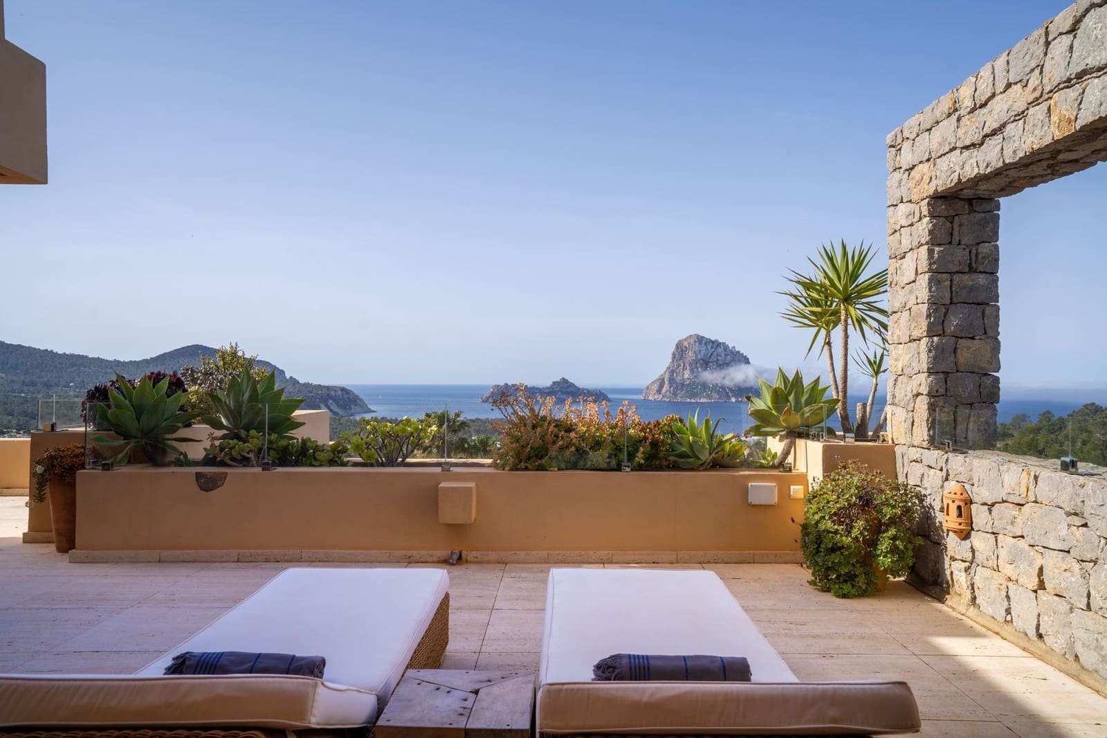 2 bedroom Apartment for sale in San Jose / Sant Josep de Sa Talaia with pool garage - € 1,295,000 (Ref: 9788113)