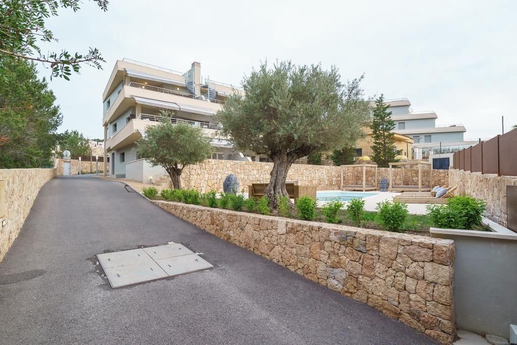 2 slaapkamer Appartement te koop in Cala Tarida met zwembad garage - € 695.000 (Ref: 9811127)