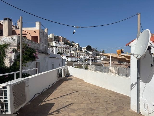 2 soveværelse Villa til salg i Ibiza by - € 650.000 (Ref: 9976742)