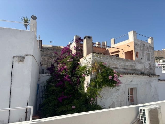 2 bedroom Villa for sale in Ibiza / Eivissa town - € 650,000 (Ref: 9976742)