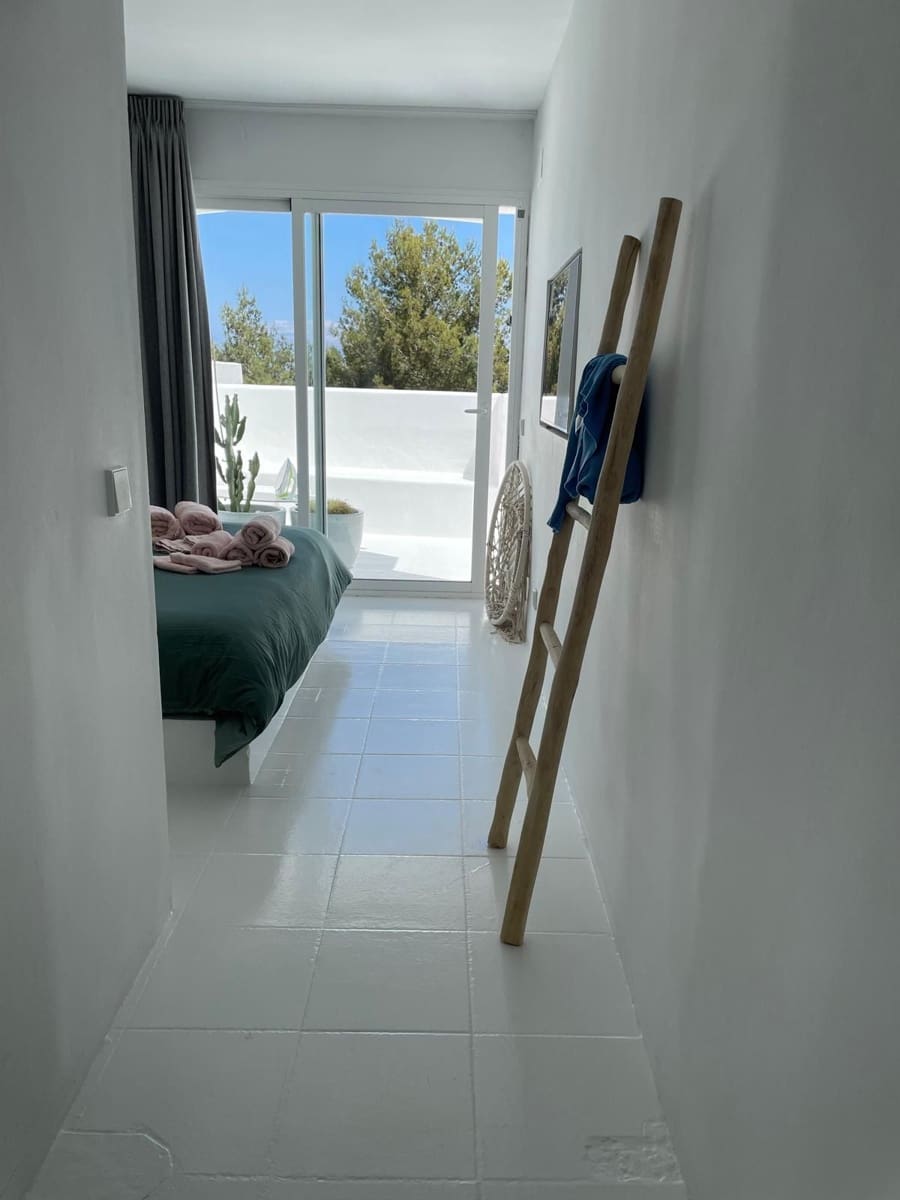 1 soveværelse Lejlighed til salg i Sant Joan de Labritja med swimmingpool garage - € 495.000 (Ref: 9984297)