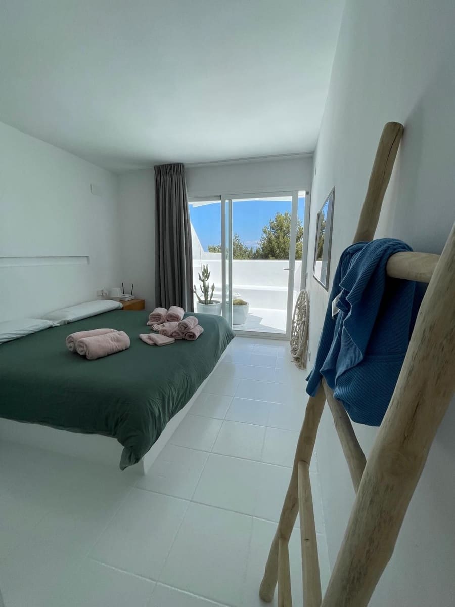 1 soveværelse Lejlighed til salg i Sant Joan de Labritja med swimmingpool garage - € 495.000 (Ref: 9984297)