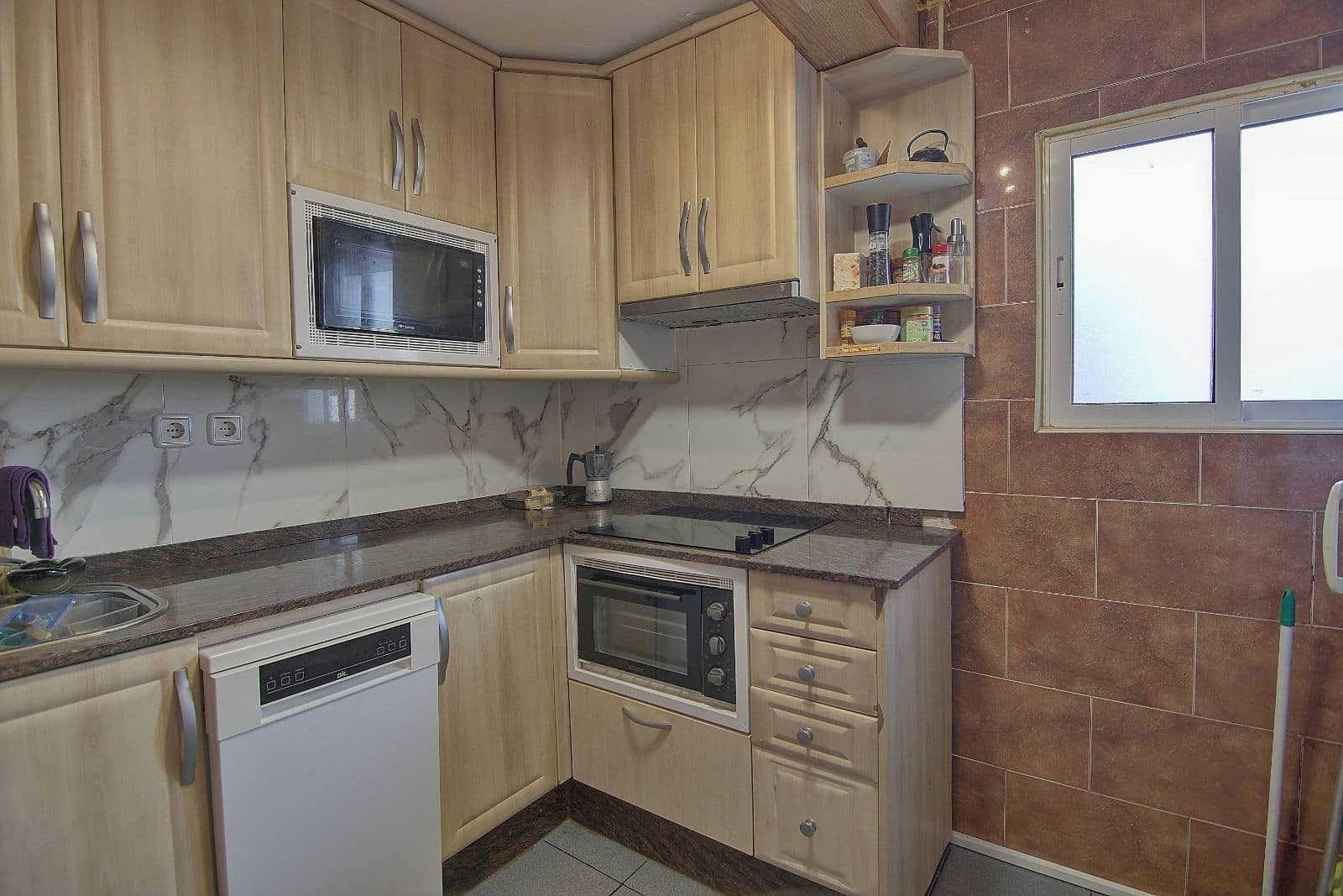3 soveværelse Lejlighed til salg i Benidorm med swimmingpool - € 199.990 (Ref: 10141620)