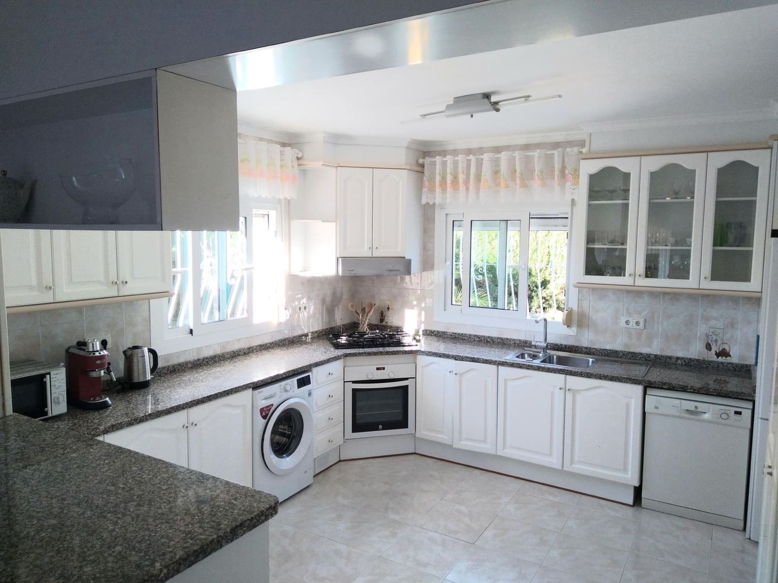 4 Zimmer Villa zu verkaufen in Calpe / Calp mit Pool Garage - 650.000 € (Ref: 5586018)