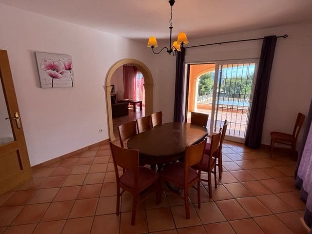 4 slaapkamer Villa te koop in Calpe / Calp met zwembad garage - € 672.000 (Ref: 5586125)