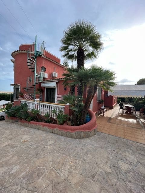 4 bedroom Villa for sale in Calpe / Calp with pool garage - € 999,999 (Ref: 7935266)