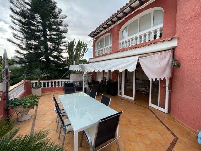 4 bedroom Villa for sale in Calpe / Calp with pool garage - € 999,999 (Ref: 7935266)