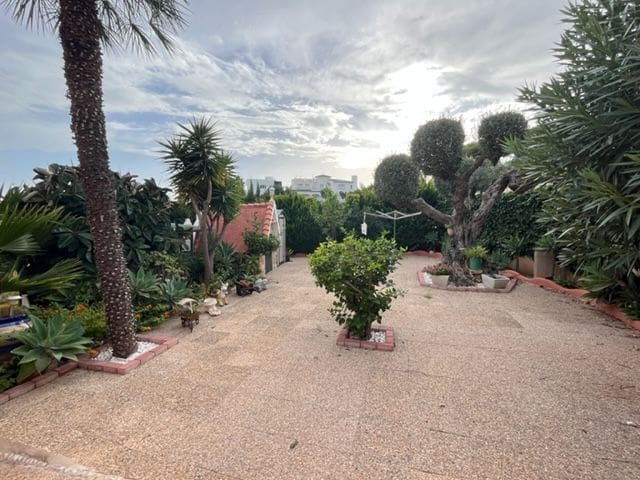 4 bedroom Villa for sale in Calpe / Calp with pool garage - € 999,999 (Ref: 7935266)