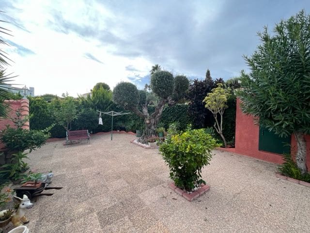 4 bedroom Villa for sale in Calpe / Calp with pool garage - € 999,999 (Ref: 7935266)