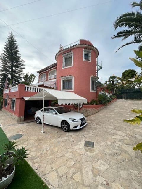 4 bedroom Villa for sale in Calpe / Calp with pool garage - € 999,999 (Ref: 7935266)