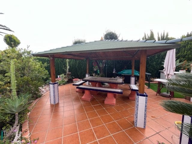 4 bedroom Villa for sale in Calpe / Calp with pool garage - € 999,999 (Ref: 7935266)