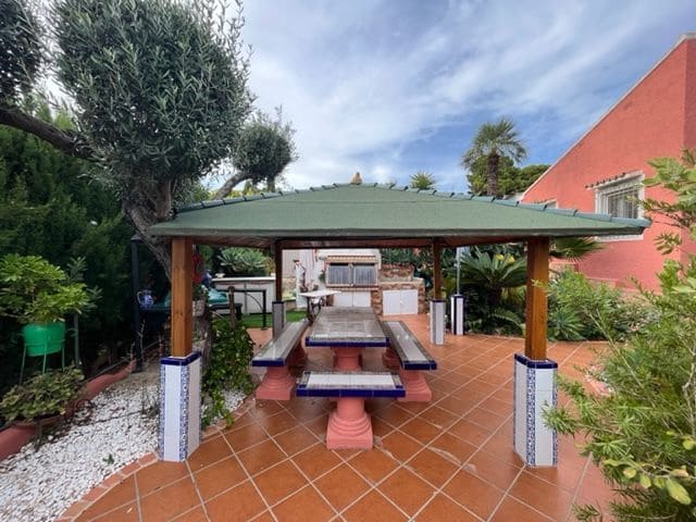 4 bedroom Villa for sale in Calpe / Calp with pool garage - € 999,999 (Ref: 7935266)